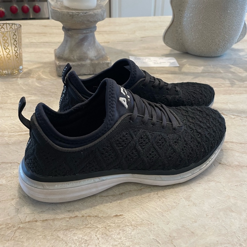 APL Techloom Phantom W size 8.5 great condition!